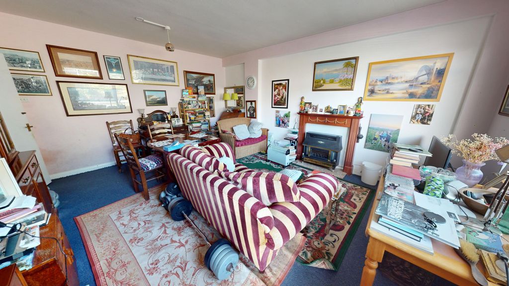 Property photo 2 of 9