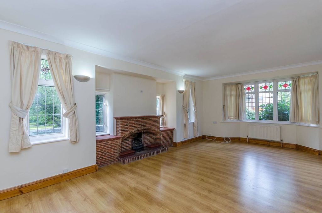 Property photo 2 of 6