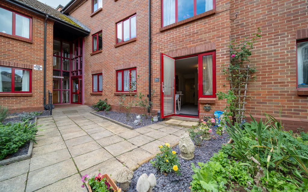 Property photo 1 of 11 Front (Exterior)