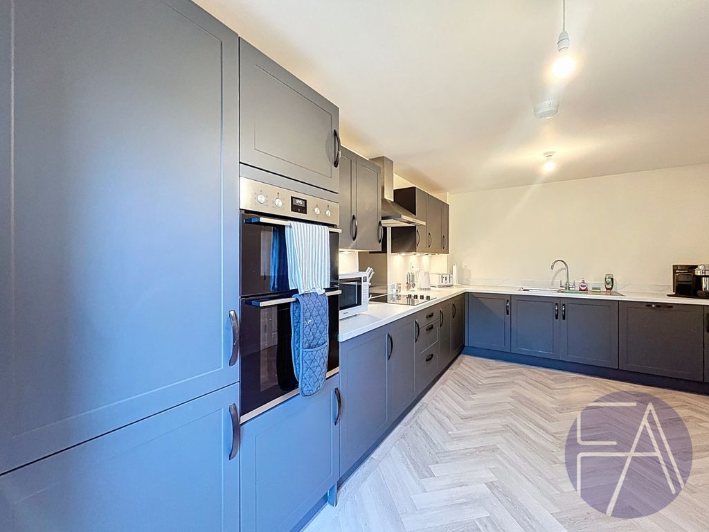 Property photo 2 of 19 4373001