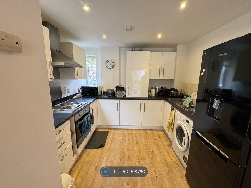 Property photo 3 of 14 Kitchen