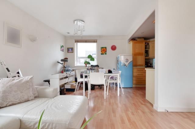 Property photo 3 of 11 Dining Area