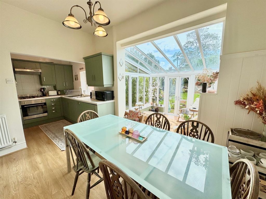 Property photo 3 of 17 Kitchen/Dining Area