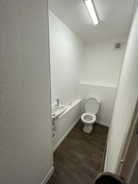 Property photo 3 of 12 Photo 8