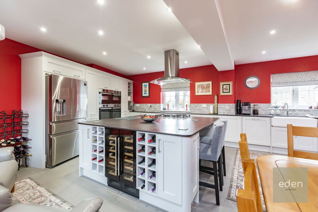 Property photo 2 of 29