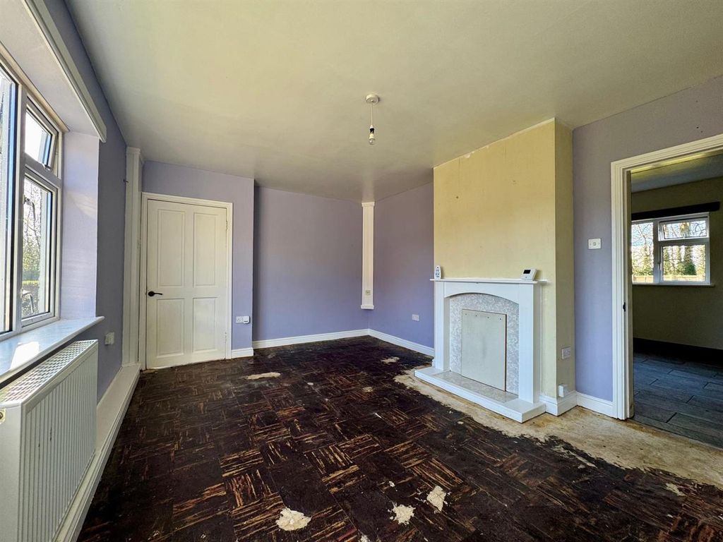 Property photo 3 of 12 Lounge