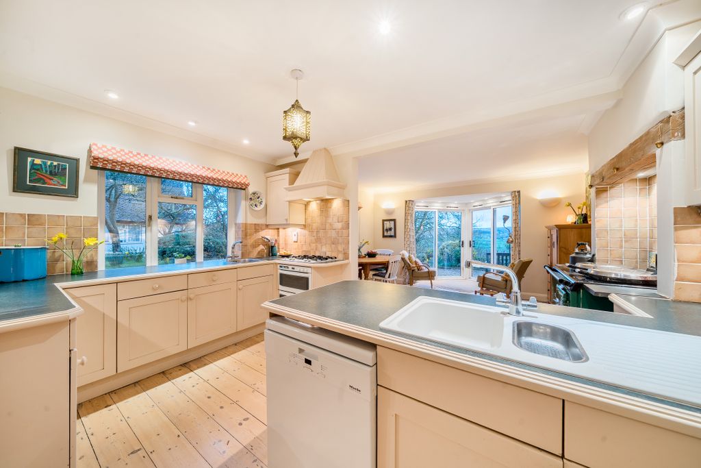 Property photo 2 of 25