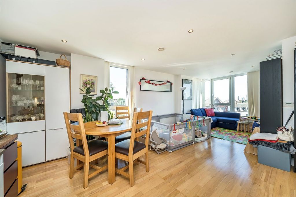 Property photo 2 of 8