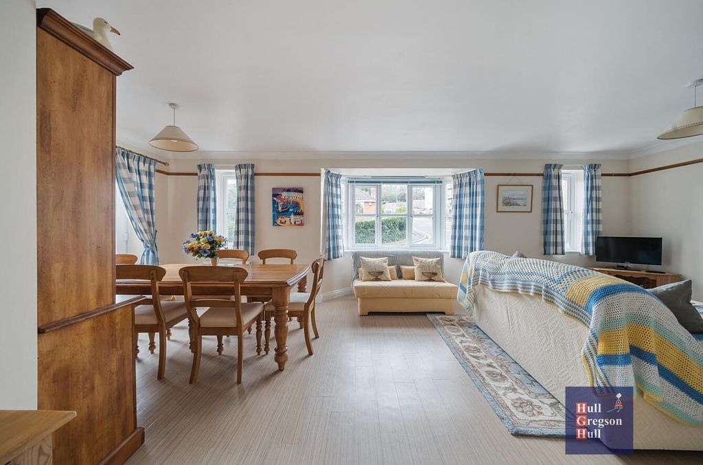 Property photo 3 of 19 Fec861E1-0d6c-4Ea5-8d66-8572F2c95010.Jpg