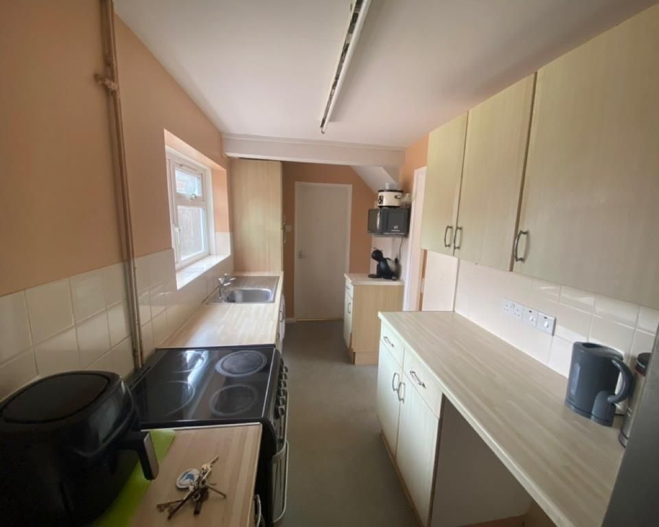 Property photo 3 of 33 Kitchen