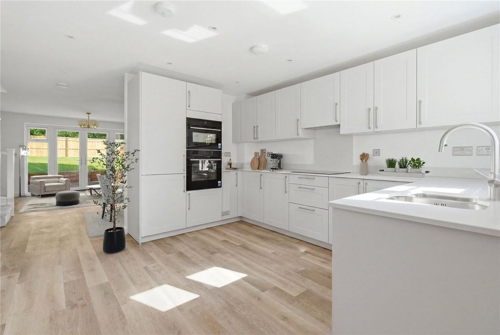 Property photo 2 of 14 Kitchen