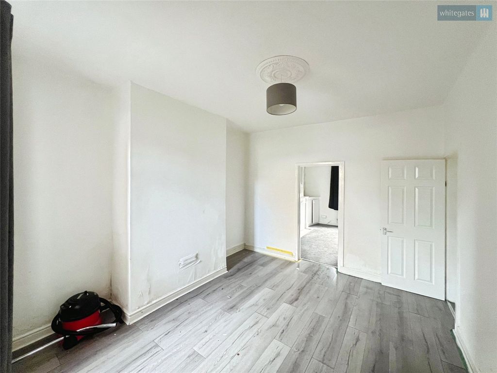 Property photo 3 of 13 Picture No. 14