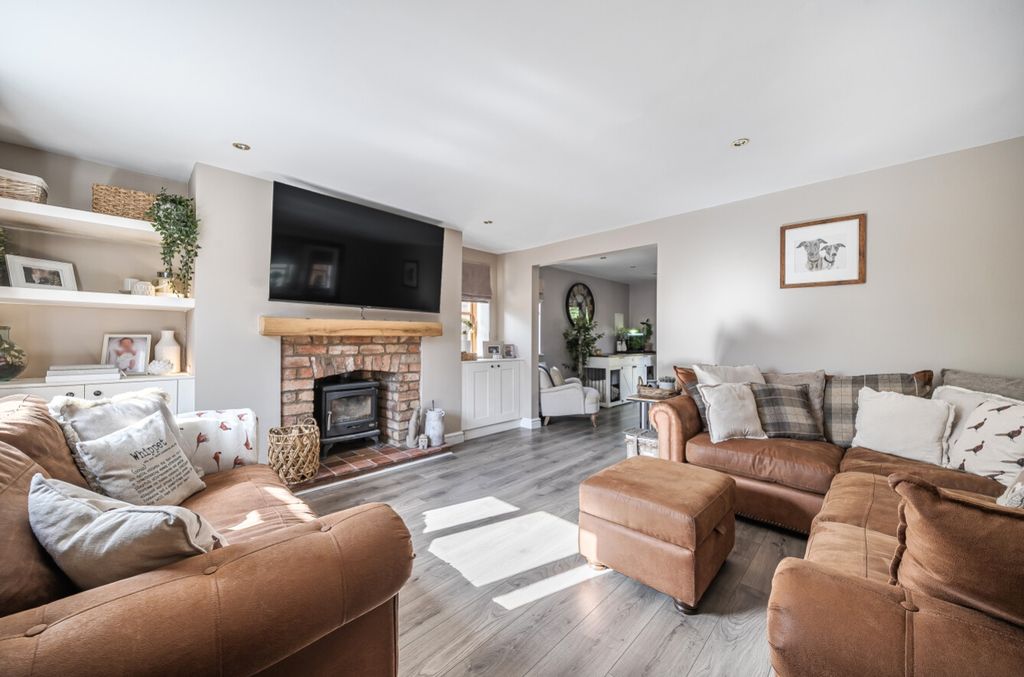 Property photo 2 of 21 1346710-14-68B5c93063A6B-Arw