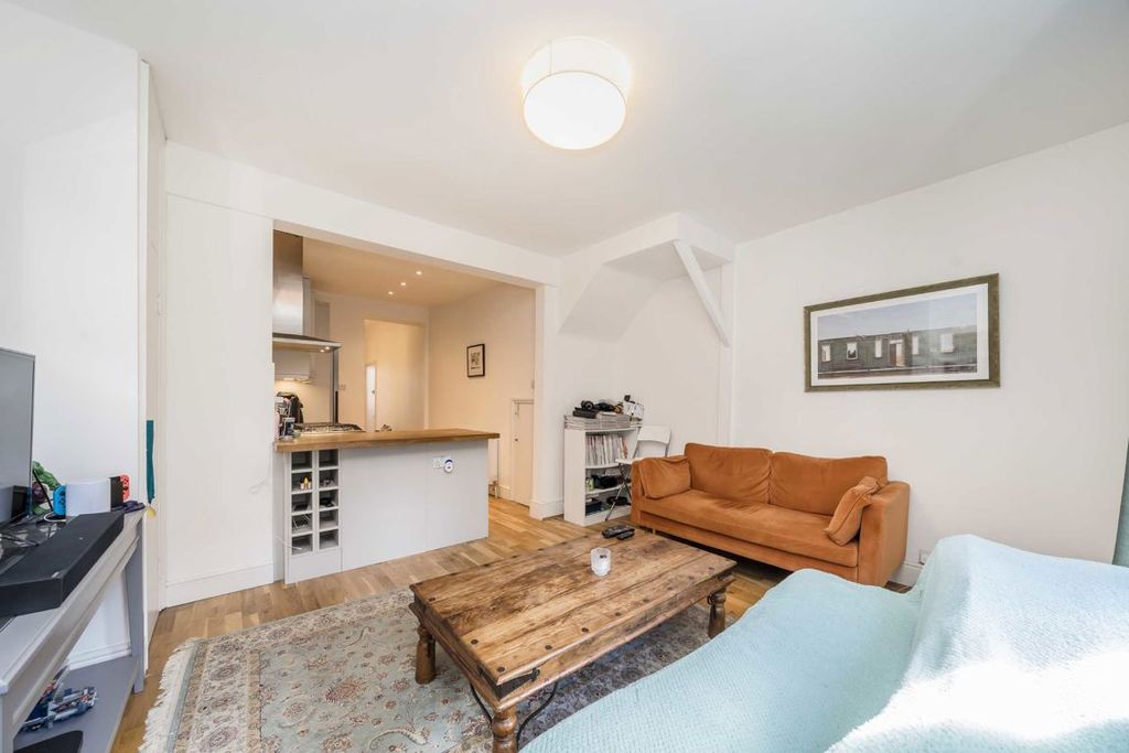 Property photo 2 of 8