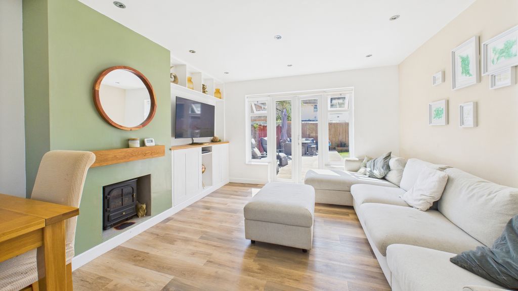 Property photo 2 of 16 Cam04968G0-Pr0054-Still001