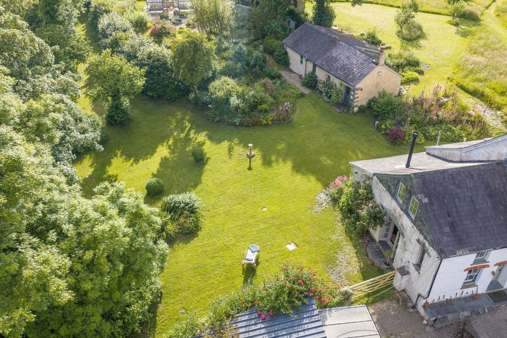 Property photo 2 of 98
