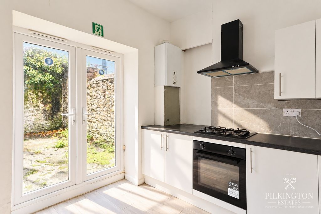 Property photo 2 of 11 5553143