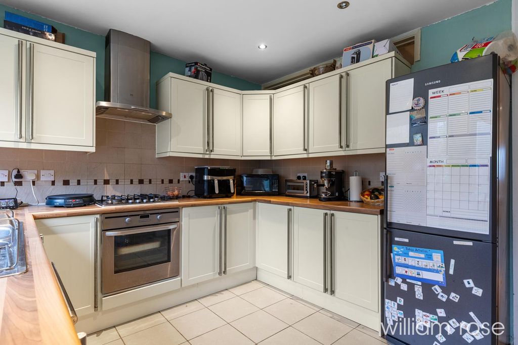 Property photo 3 of 13 Snakeslaneeast_11.Jpg