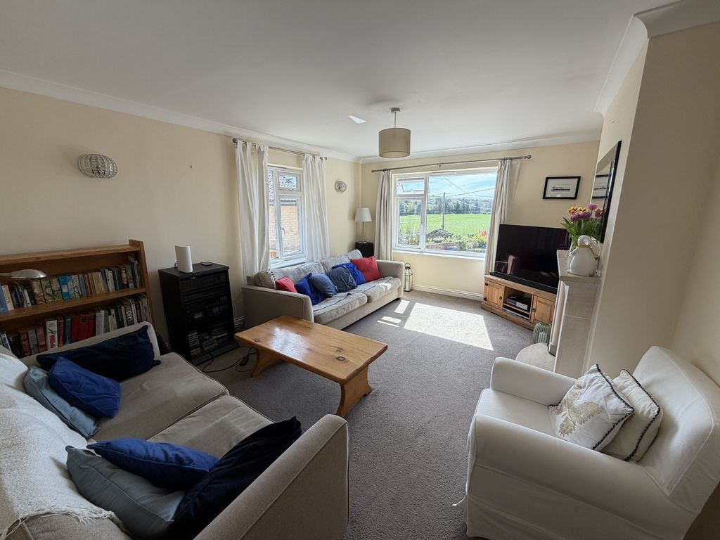 Property photo 2 of 27