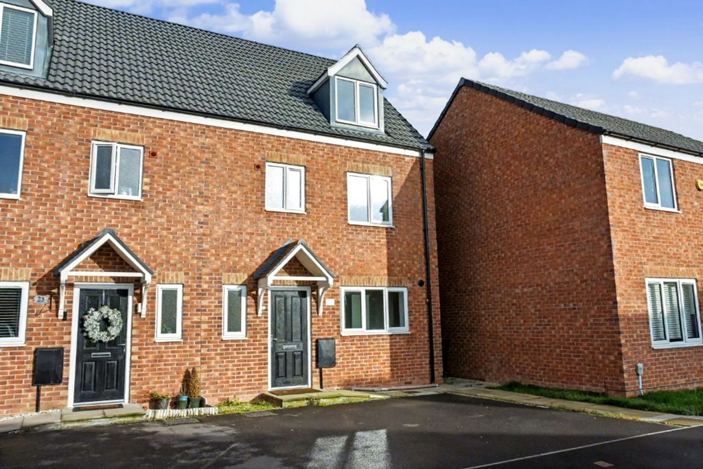 Property photo 1 of 21 Front Elevation & Parking