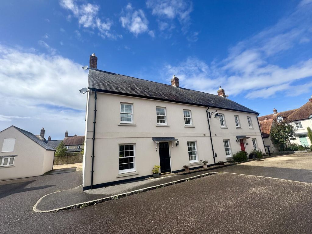 Property photo 1 of 14 Front (Exterior)