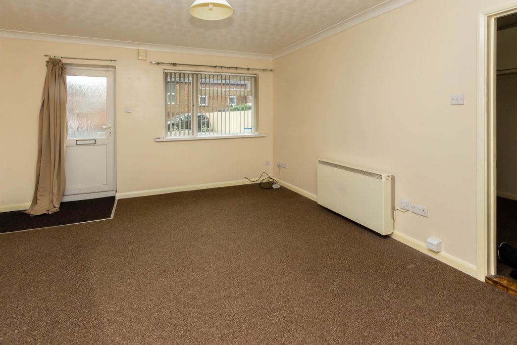 Property photo 3 of 6 Lounge/Dining Room