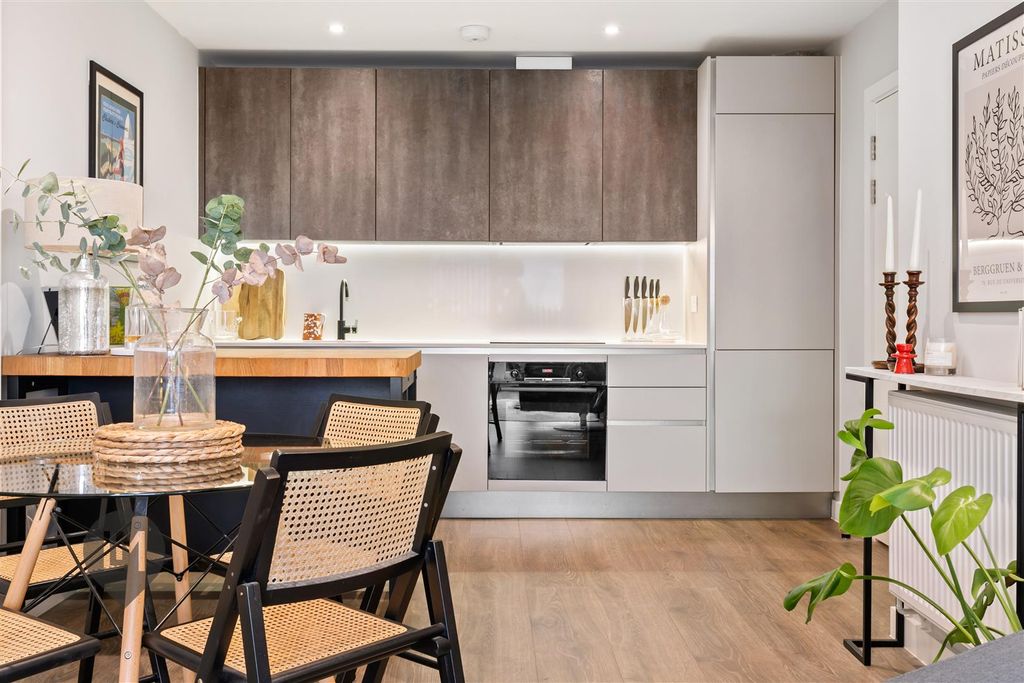 Property photo 2 of 7 Living/Dining/Kitchen