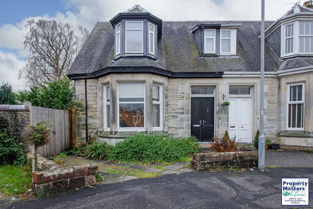 Property photo 1 of 18 4 Bedroom Semi-Detached Villa