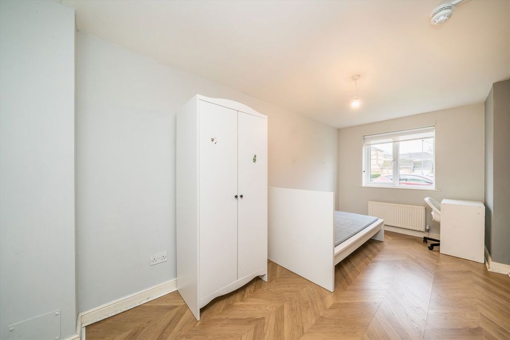 Property photo 2 of 3