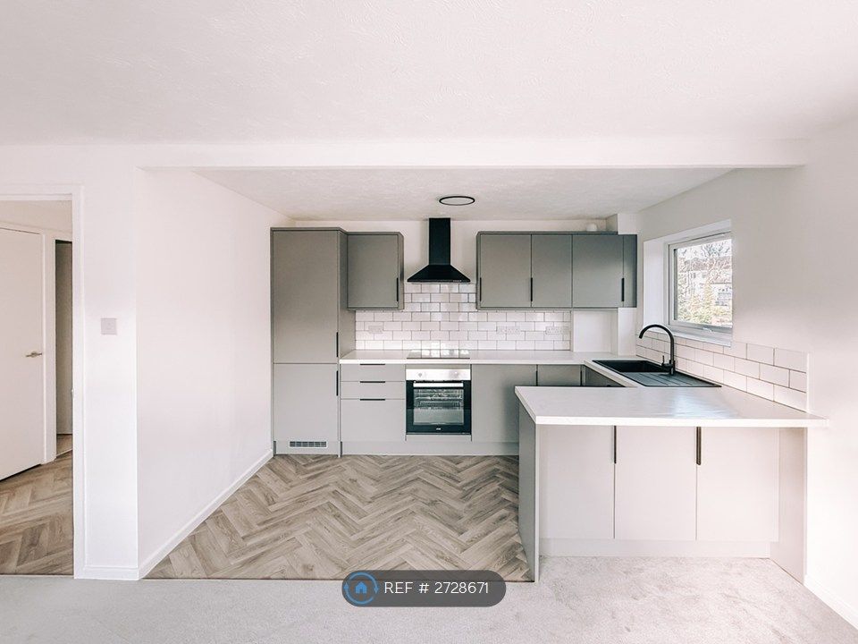 Property photo 2 of 10 Kitchen / Living Room