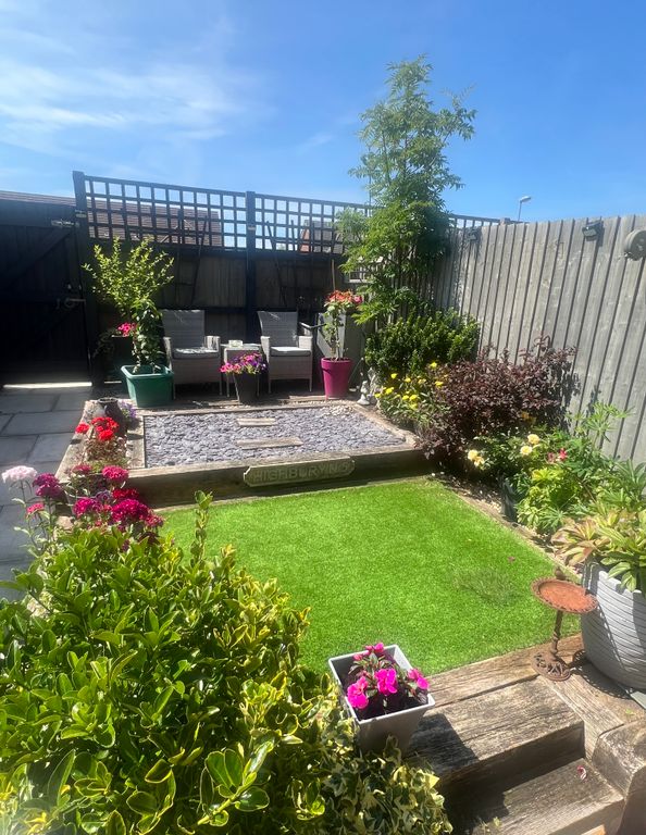 Property photo 3 of 11 Garden 1