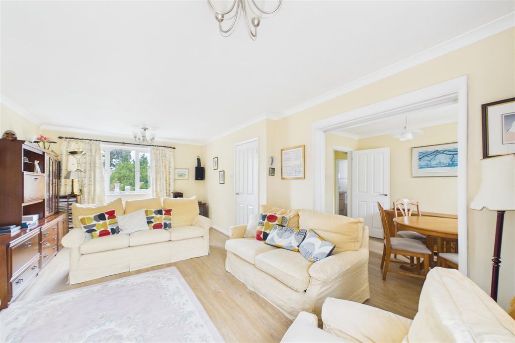 Property photo 2 of 16 Cam01894G0-Pr0306-Still013.Jpg