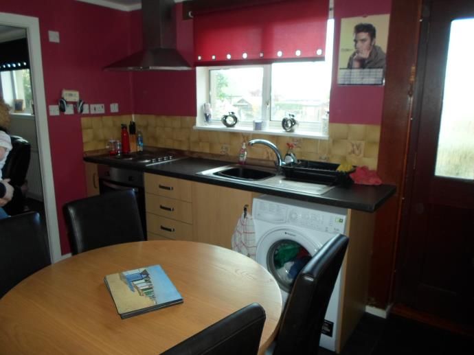 Property photo 3 of 10 Kitchen