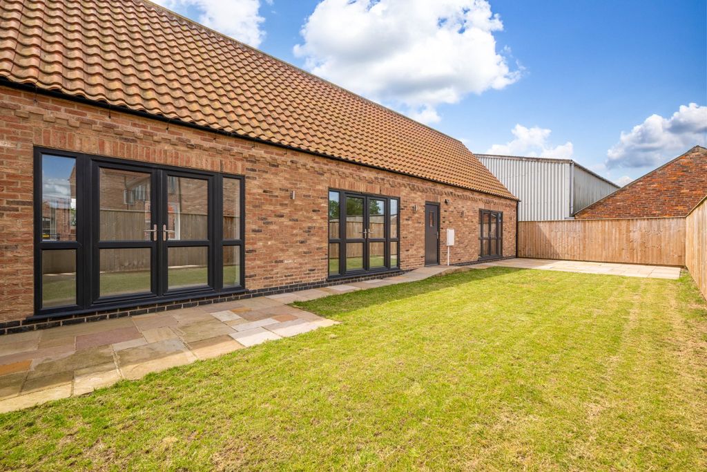 Property photo 2 of 31 4129092