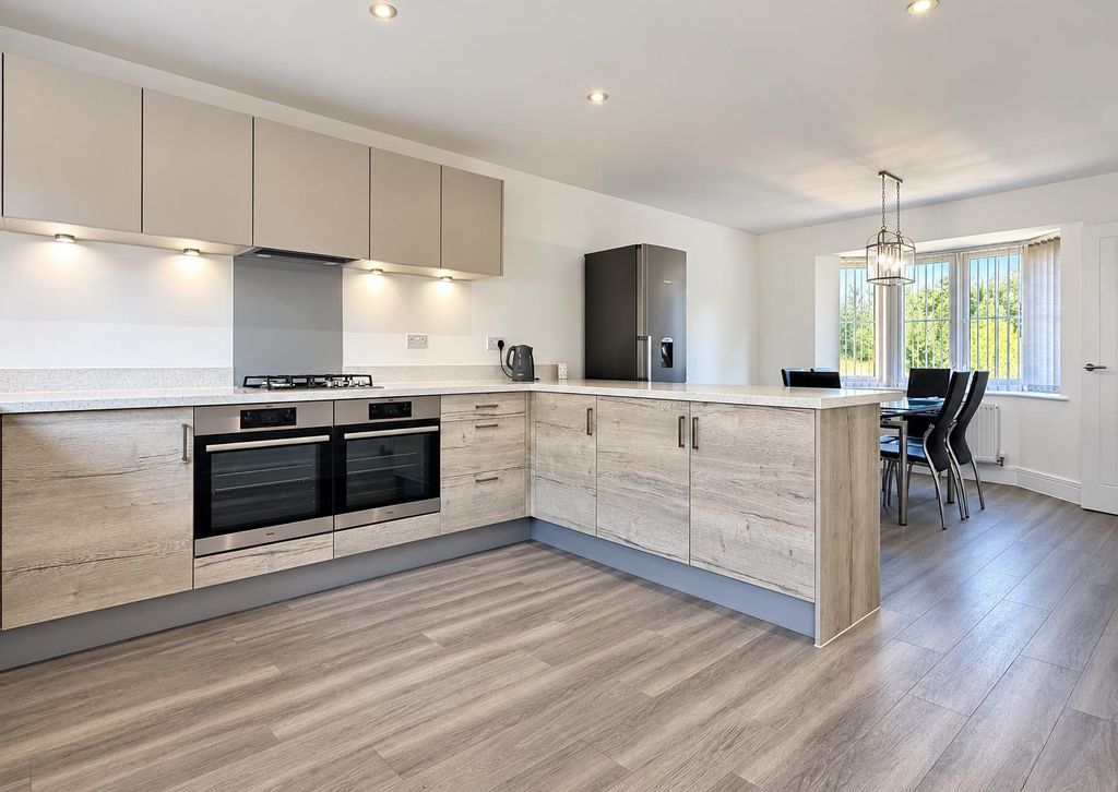 Property photo 2 of 27 A5E262C2-6785-401E-9Bc8-Daa85Ac21Eba.Png