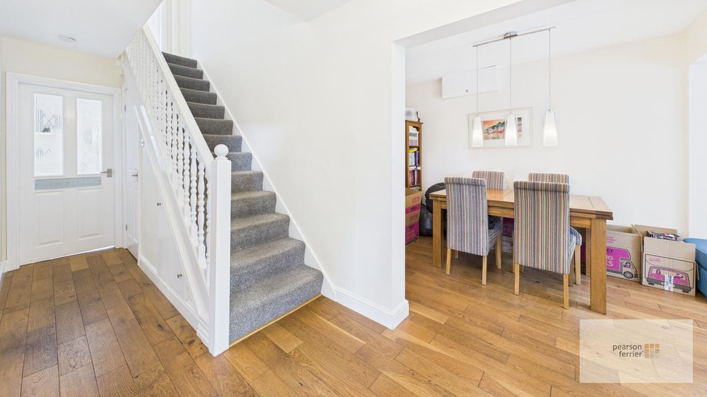 Property photo 2 of 19 Entrance Hall