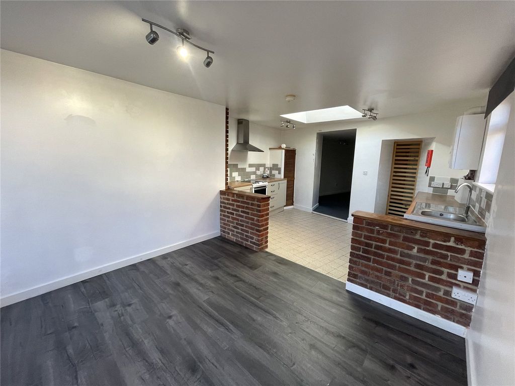 Property photo 2 of 10 Picture No. 17