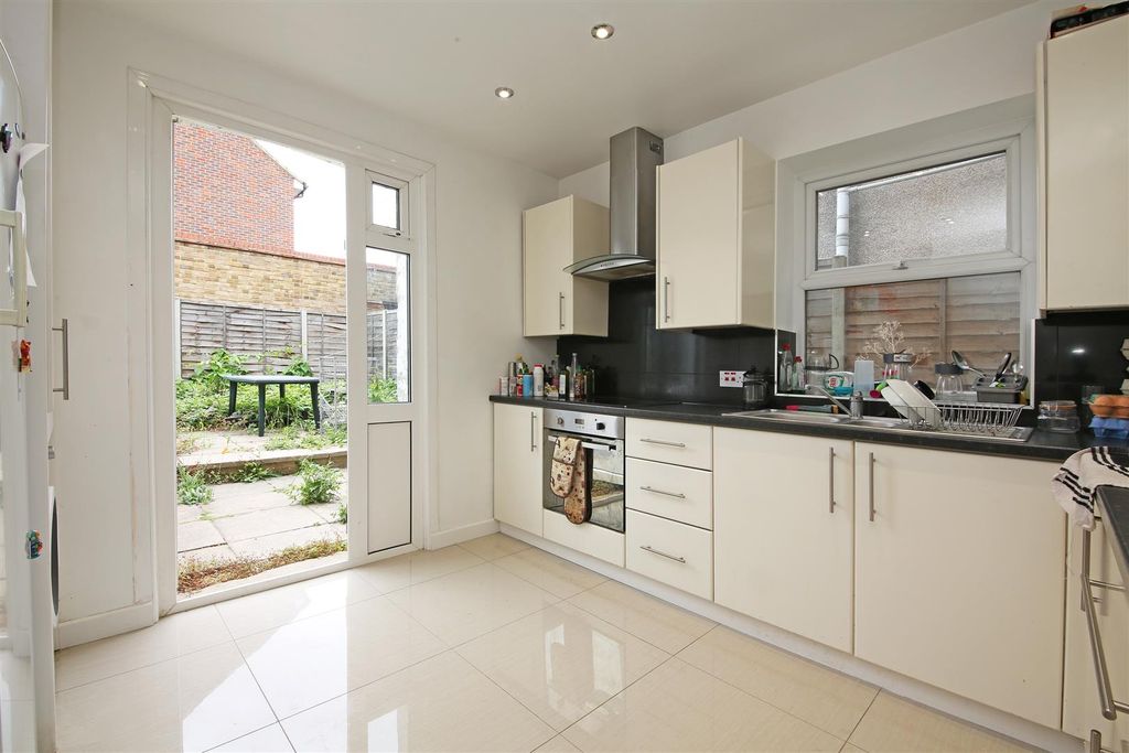 Property photo 2 of 13 27 Hoyle Road Kitchen.Jpg