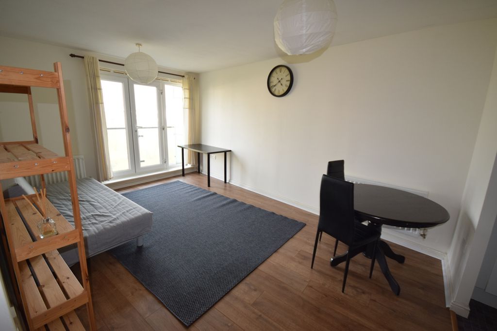 Property photo 2 of 11 Lounge