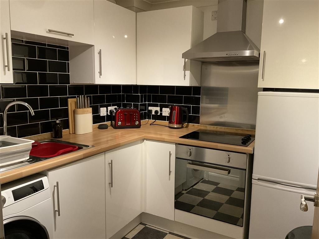 Property photo 3 of 9 Kitchen