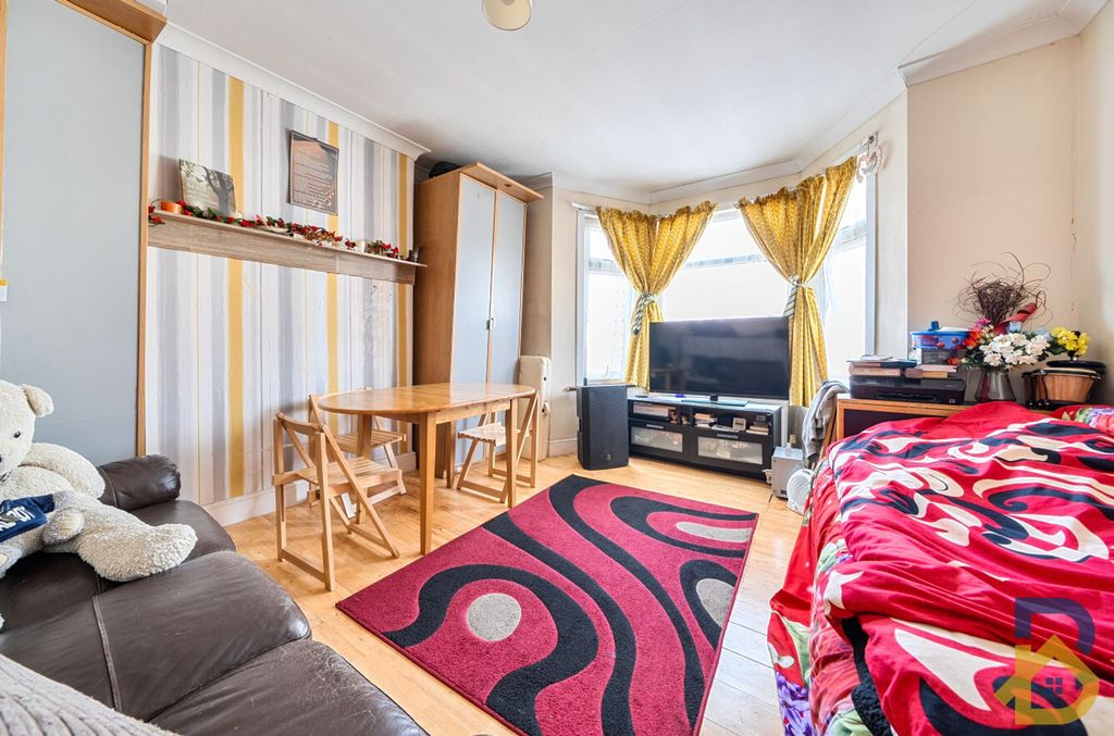 Property photo 2 of 8