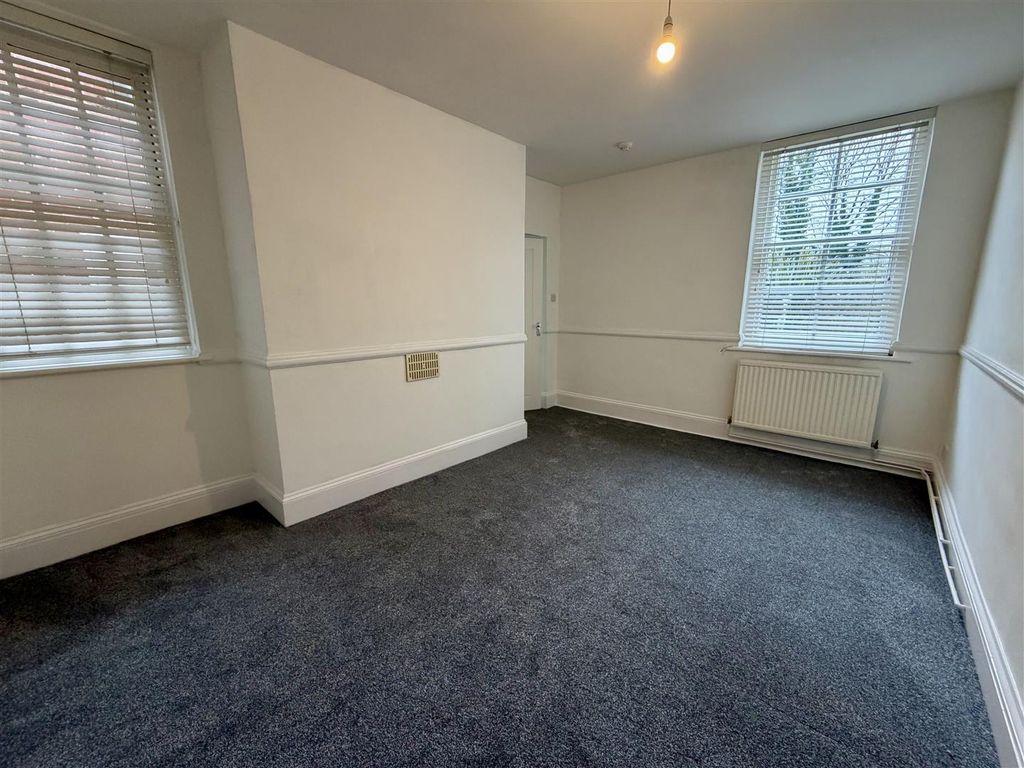 Property photo 3 of 16 Living Room.Jpeg