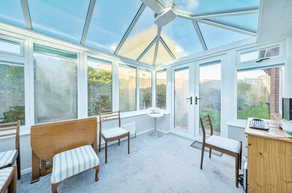 Property photo 2 of 14 Conservatory