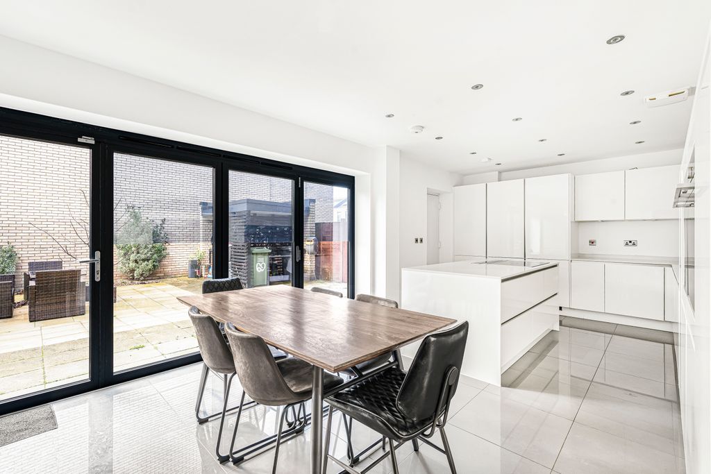 Property photo 2 of 27 1447341