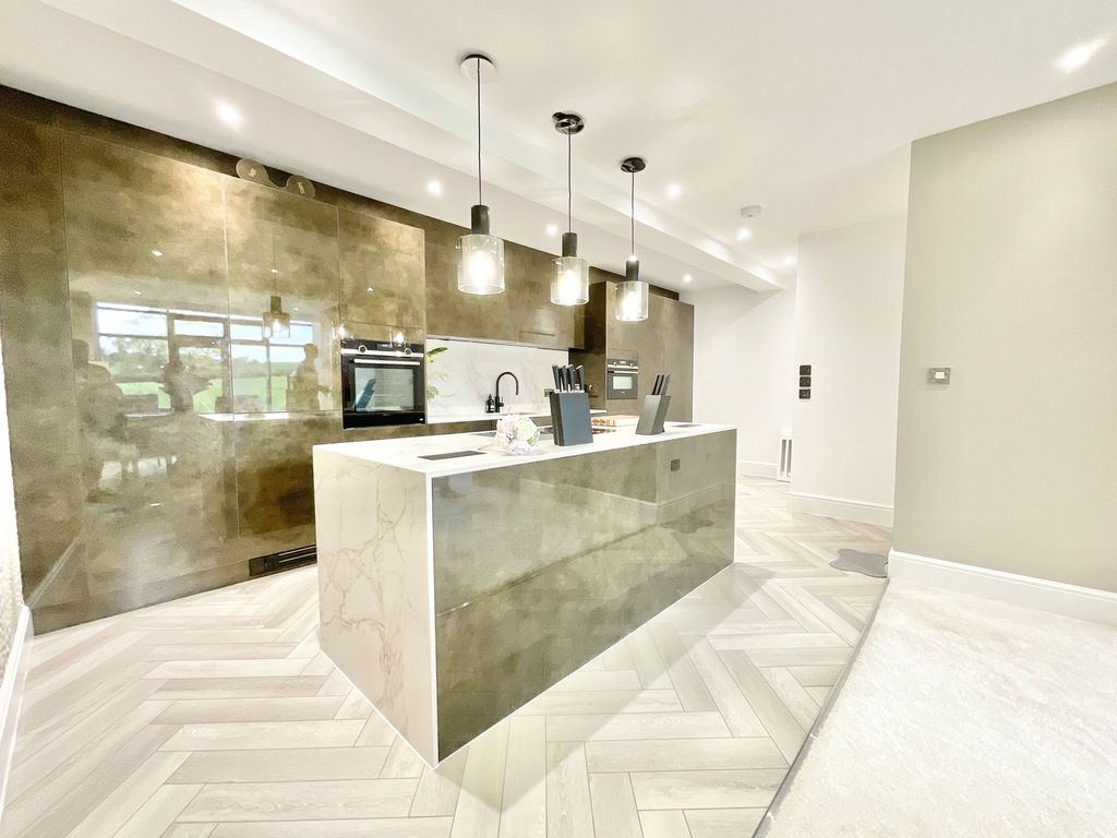 Property photo 2 of 26