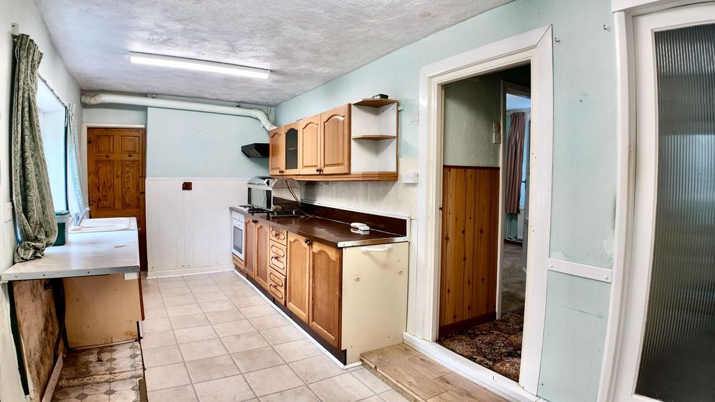 Property photo 3 of 35