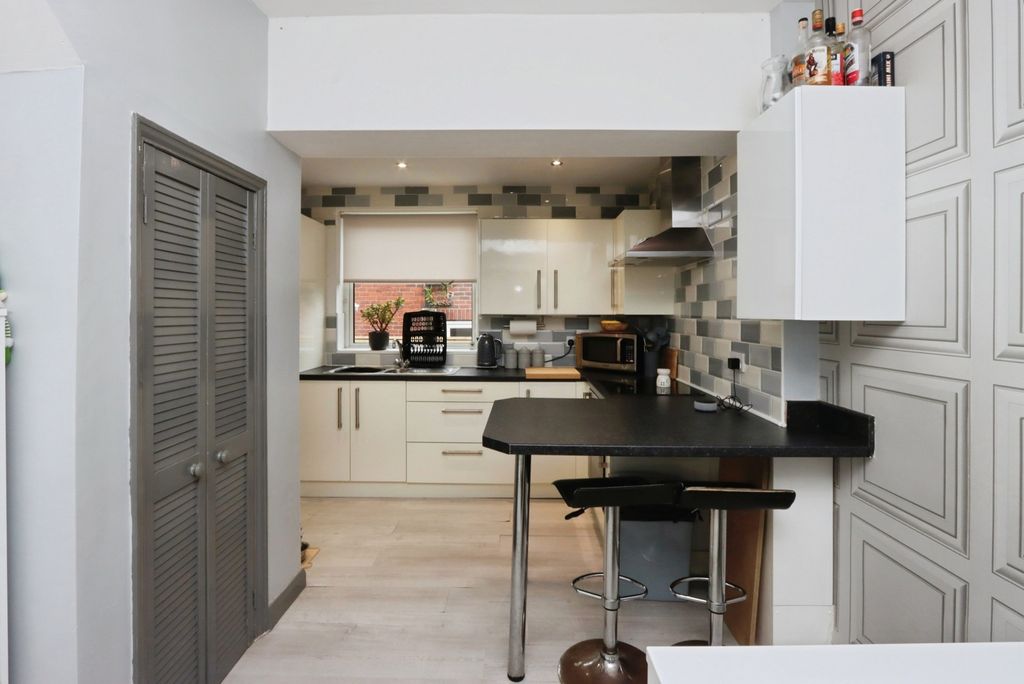 Property photo 2 of 17 Photo