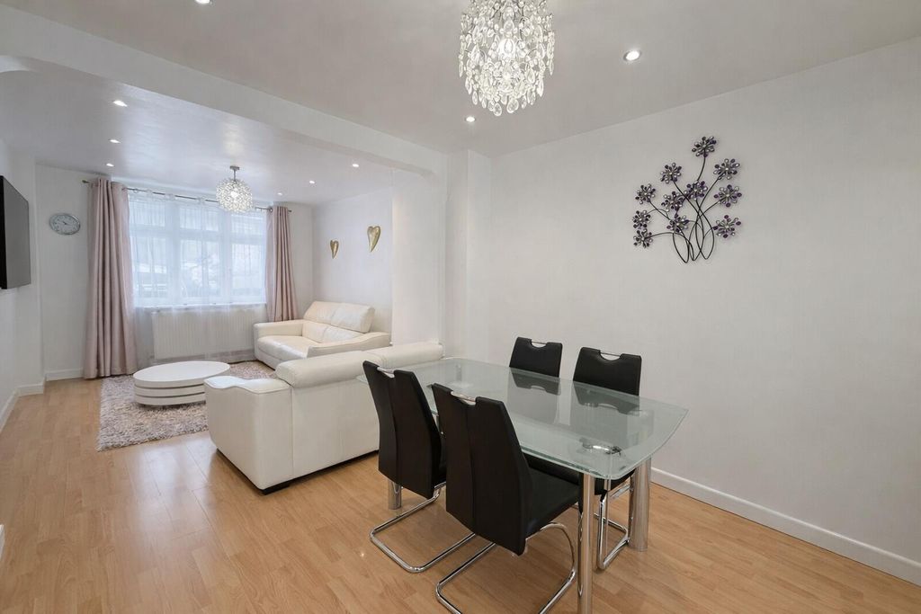 Property photo 2 of 12 Dining Room