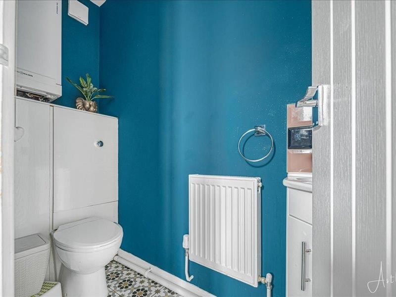 Property photo 3 of 24 Cloakroom