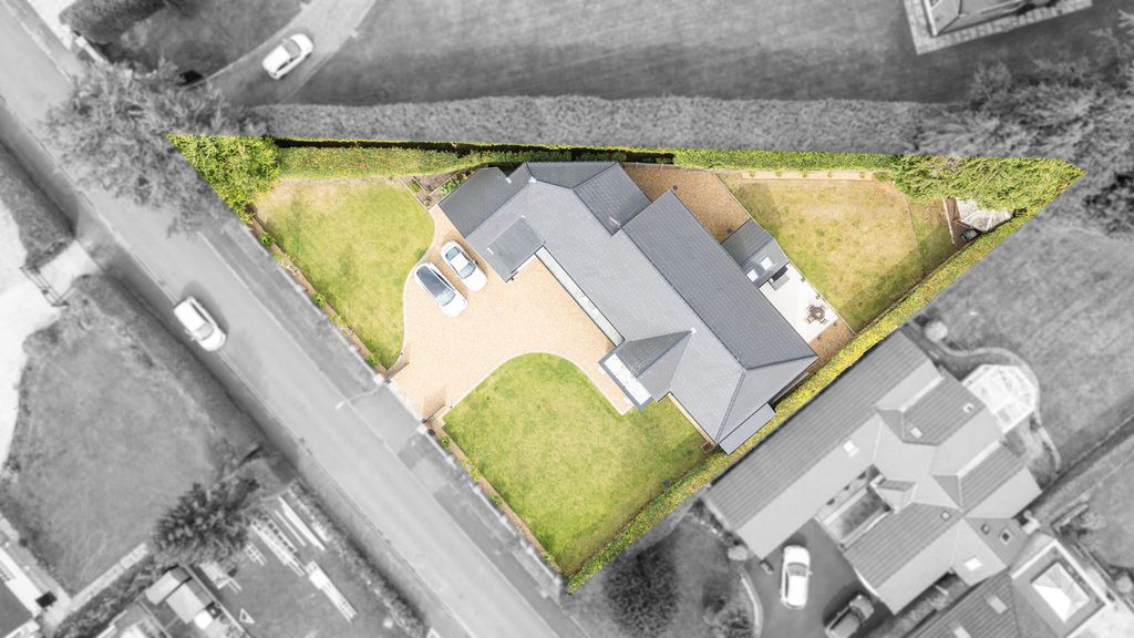 Property photo 3 of 32